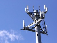 Το χιλιοπαιγμένο έργο «Άσφαιρα πυρά Στεργίου» ξανά στο προσκήνιο. Αυτή τη φορά για τις κεραίες κινητής τηλεφωνίας!