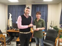 Τον επικεφαλής Έρευνας και Σχεδιασμού των ηλεκτρικών κινητήρων στην εταιρία Tesla Motors συμπολίτη μας Κωνσταντίνο Λάσκαρη, βράβευσε η Δήμαρχος Πεντέλης Δήμητρα Κεχαγιά