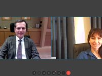 Τηλεδιάσκεψη της Δημάρχου Πεντέλης Δήμητρας Κεχαγιά με το Διευθύνοντα Σύμβουλο του ΑΔΜΗΕ Μανούσο Μανουσάκη. Μέσα στο Μάιο ο ΑΔΜΗΕ δημοπρατεί το έργο μεταφοράς των πυλώνων υψηλής τάσης από τη Νέα Πεντέλη