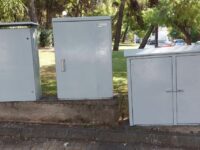 Καθαρίζονται στάσεις, καφάο, φρεάτια, γίνεται αφαίρεση γκράφιτι. Εντατικοποιείται το πρόγραμμα καθαρισμού της πόλης