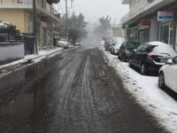 Με τη σκληρή προσπάθεια των εργαζομένων του Δήμου Πεντέλης επανέρχεται σε πλήρη λειτουργία η πόλη. Αποκαθίστανται οι ζημιές στην ηλεκτροδότηση από τον ΔΕΔΔΗΕ. Το 90% των δρόμων της πόλης είναι ανοικτοί από νωρίς το απόγευμα σήμερα, σε λιγότερο από 20 ώρες από το πέρας της σφοδρής χιονόπτωσης