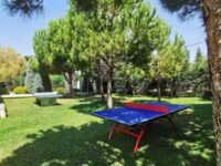 Συνεχίζεται η ενίσχυση των υποδομών άθλησης σε εξωτερικούς χώρους. Τοποθετήθηκαν τα πρώτα υπαίθρια τραπέζια πινγκ πονγκ