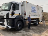 Ο Δήμος Πεντέλης παρέλαβε το πρώτο νέο απορριμματοφόρο μετά από πολλά χρόνια. Σύγχρονο με σύστημα εσωτερικής πλύσης κάδων, θα αντικαταστήσει ένα παλαιό όχημα. Δήμητρα Κεχαγιά: Με πόρους που εξασφαλίζουμε για το Δήμο μας, υλοποιούμε το σχέδιό μας για μια πόλη καθαρή και τακτοποιημένη