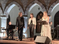 Μία υποβλητική βραδιά ποίησης και μουσικής με τον Βασίλη Λέκκα αφιερωμένη στον Μίκη Θεοδωράκη σηματοδότησε το ξεκίνημα του Φεστιβάλ Πεντελικού