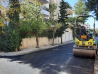 Ξεκίνησαν οι ασφαλτοστρώσεις σε δρόμους του Δήμου Πεντέλης με πόρους του Δήμου, ύψους 350.000 ευρώ. Δήμητρα Κεχαγιά: Εφαρμόζουμε το πρόγραμμά μας, με την οικονομική διαχείριση που κάνουμε εξοικονομήσαμε πόρους και κάνουμε έργα που βελτιώνουν την καθημερινότητα στην πόλη μας. Το 2022 και νέες ασφαλτοστρώσεις