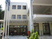 Δημόσιες και έγγραφες θα είναι απαντήσεις της Δημοτικής Αρχής στα ερωτήματα που υποβάλουν οι δημοτικοί σύμβουλοι στο πριν την έναρξη των συνεδριάσεων στο Δημοτικό Συμβούλιο