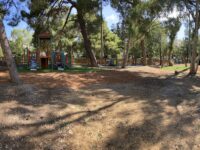 Μια ακόμα ανακαινισμένη και ασφαλή Παιδική Χαρά παραδίδει στους πολίτες ο Δήμος Πεντέλης. Η παιδική χαρά στην οδό Δουκίσσης Πλακεντίας στην Πεντέλη παραλήφθηκε σε πλήρη εγκατάλειψη και εδώ και λίγες μέρες αποτελεί ένα νέο όμορφο χώρο παιχνιδιού για τα μικρά παιδιά