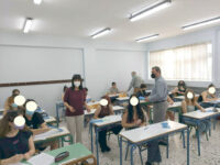 Ευχές της Δημάρχου Πεντέλης Δήμητρας Κεχαγιά προς τους μαθητές για την έναρξη των Πανελλαδικών Εξετάσεων. Αναμνηστικά δώρα στους μαθητές της Γ΄ Τάξης των Λυκείων της πόλης