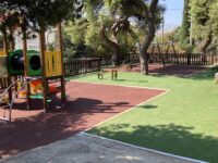 Δύο ακόμη Παιδικές Χαρές παραδίδει ο Δήμος Πεντέλης. Μία νέα παιδική χαρά επί της οδού Θουκυδίδου στην Καλλιθέα Πεντέλης και μία ανακαινισμένη στην Πλατεία Χαραυγής στην Πεντέλη