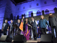 Ολοκληρώθηκαν οι εκδηλώσεις του 1ου Φεστιβάλ Πεντελικού Όρους, με μία ανεπανάληπτη συναυλία της Μαρίας Φαραντούρη και του Βασίλη Λέκκα που παρακολούθησαν εκατοντάδες θεατές.  Δήμητρα Κεχαγιά: Το Φεστιβάλ Πεντελικού Όρους έγινε θεσμός. Αγκαλιάστηκε από χιλιάδες συμπολίτες μας και δείχνει το δρόμο για την πολιτιστική και περιβαλλοντική αναβάθμιση του βουνού μας