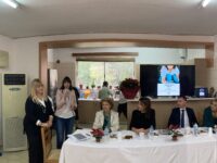 Η Υφυπουργός Μαρία Συρεγγέλα τίμησε την ιδιαίτερα επιτυχημένη Εκδήλωση – Συζήτηση «γιατί ποτέ δεν θα είναι η τελευταία φορά» που διοργάνωσε η ΔΕΠΙΣ του Δήμου Πεντέλης για την Ημέρα κατά της Βίας των Γυναικών