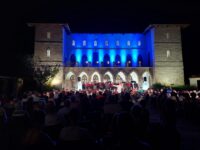 Εντυπωσιακό φινάλε με τον «Βαφτιστικό» στο 1ο μέρος του 2ου Φεστιβάλ Πεντελικού Όρους. Δήμητρα Κεχαγιά: Το Φεστιβάλ Πεντελικού είναι πλέον θεσμός – Καθιερώθηκε και αγαπήθηκε από τους συμπολίτες μας, συμβάλλοντας σημαντικά στην πολιτιστική αναβάθμιση της περιοχής μας αναδεικνύοντας το Πεντελικό Όρος.